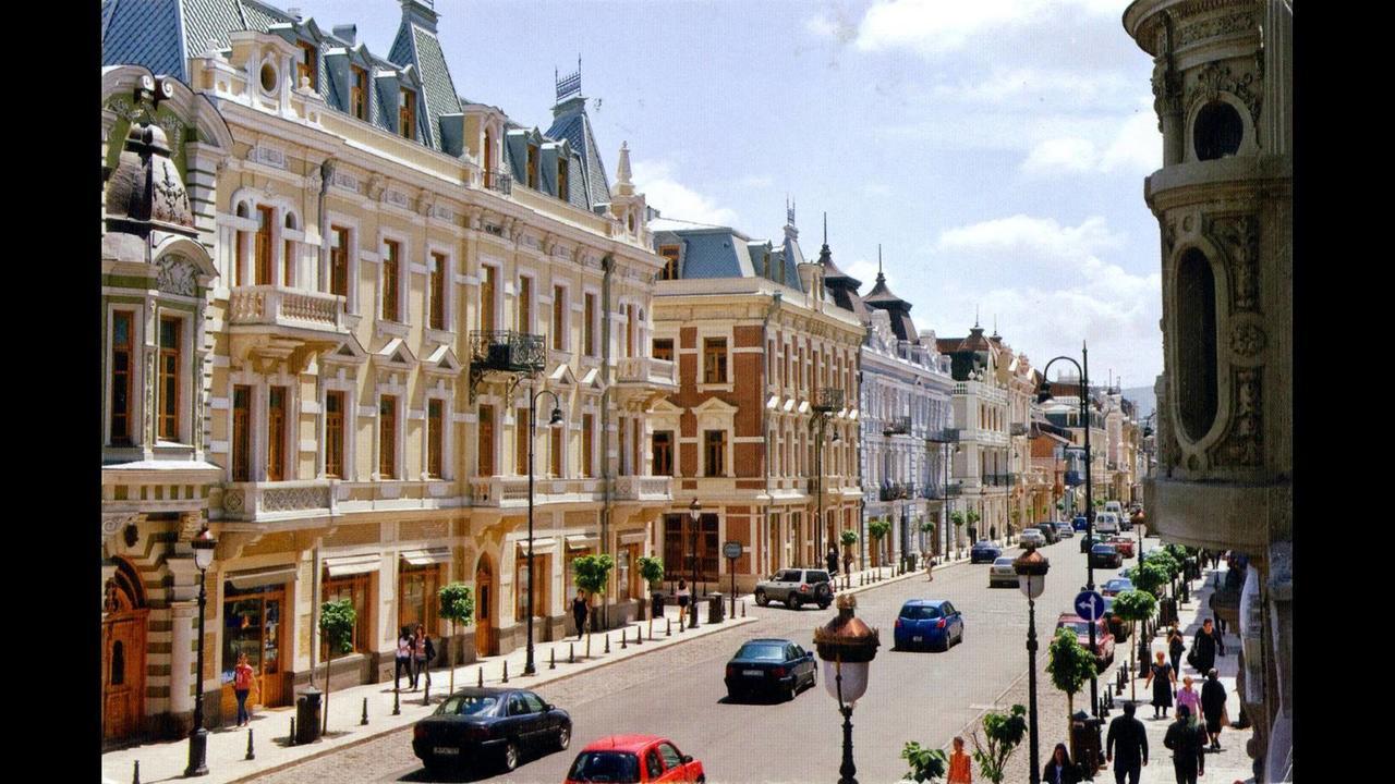 Cleopatra Palace Hostel Tbilisi Exterior photo