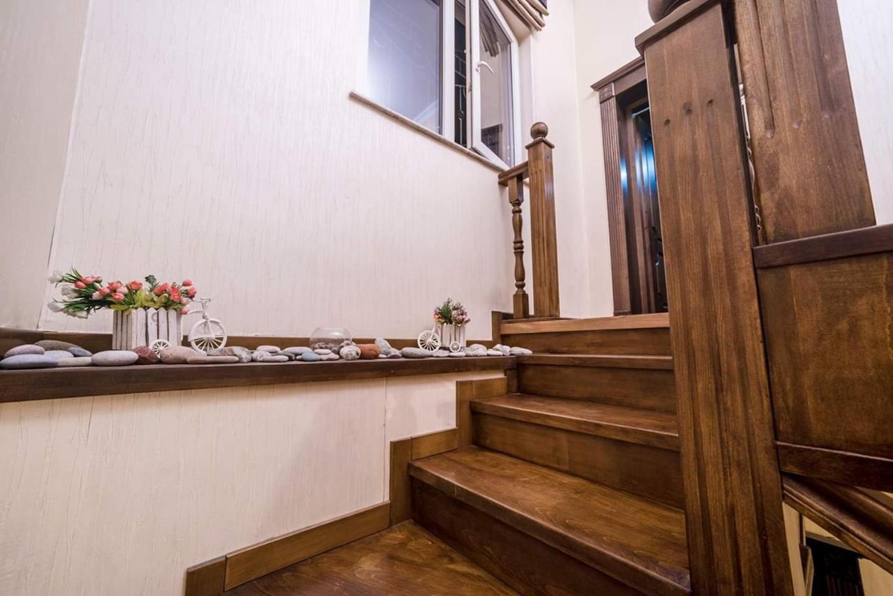 Cleopatra Palace Hostel Tbilisi Exterior photo